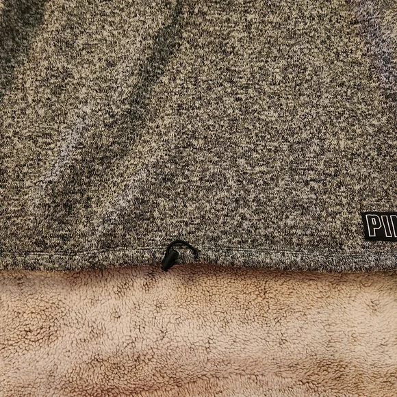 🔥 FINAL SALE PRICE 🔥  PINK BY VICTORIA SECRET CROPED HOODIE !! - Picture 6 of 6